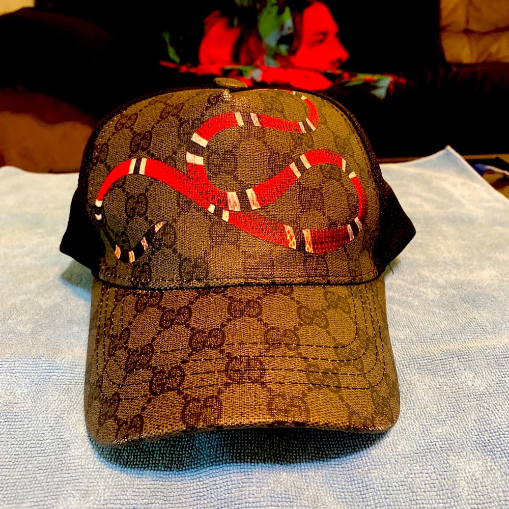 Gucci hat. Snake pattern